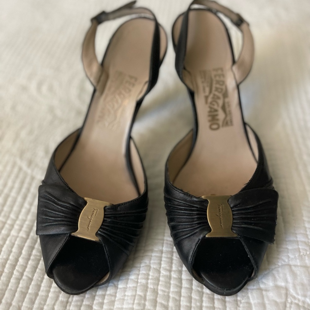 Salvatore Ferragamo Pumps - Authentic